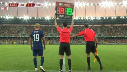 在荷甲进50球后才上演荷兰首秀，塞姆-施泰恩是15年多斯特后首人