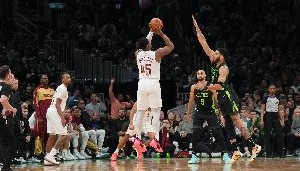 开云-韦德：年轻球员中喜欢双探花&amp;华子&amp;米切尔 很高兴看到新一代崛起