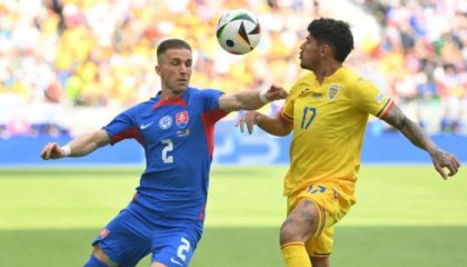 【欧洲杯】斯洛伐克1比1罗马尼亚携手出线，杜达进球